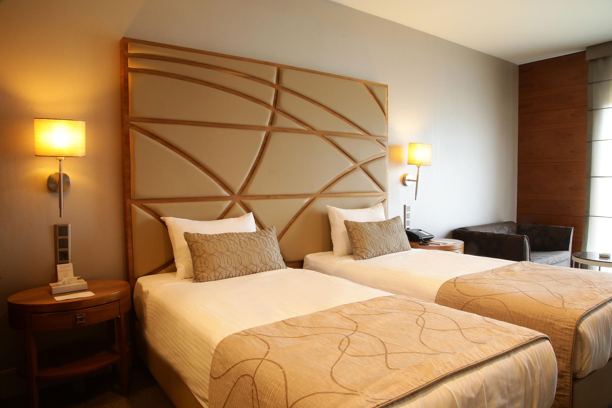 Cevahir Hotel Istanbul Asia Bagian luar foto A room at the hotel