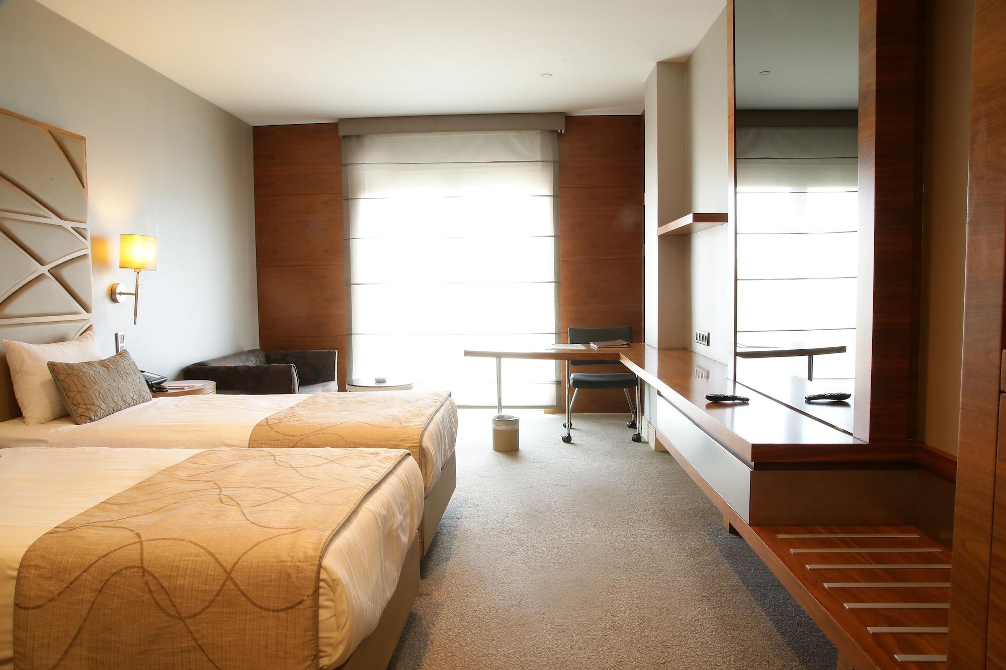 Cevahir Hotel Istanbul Asia Bagian luar foto A room at the hotel