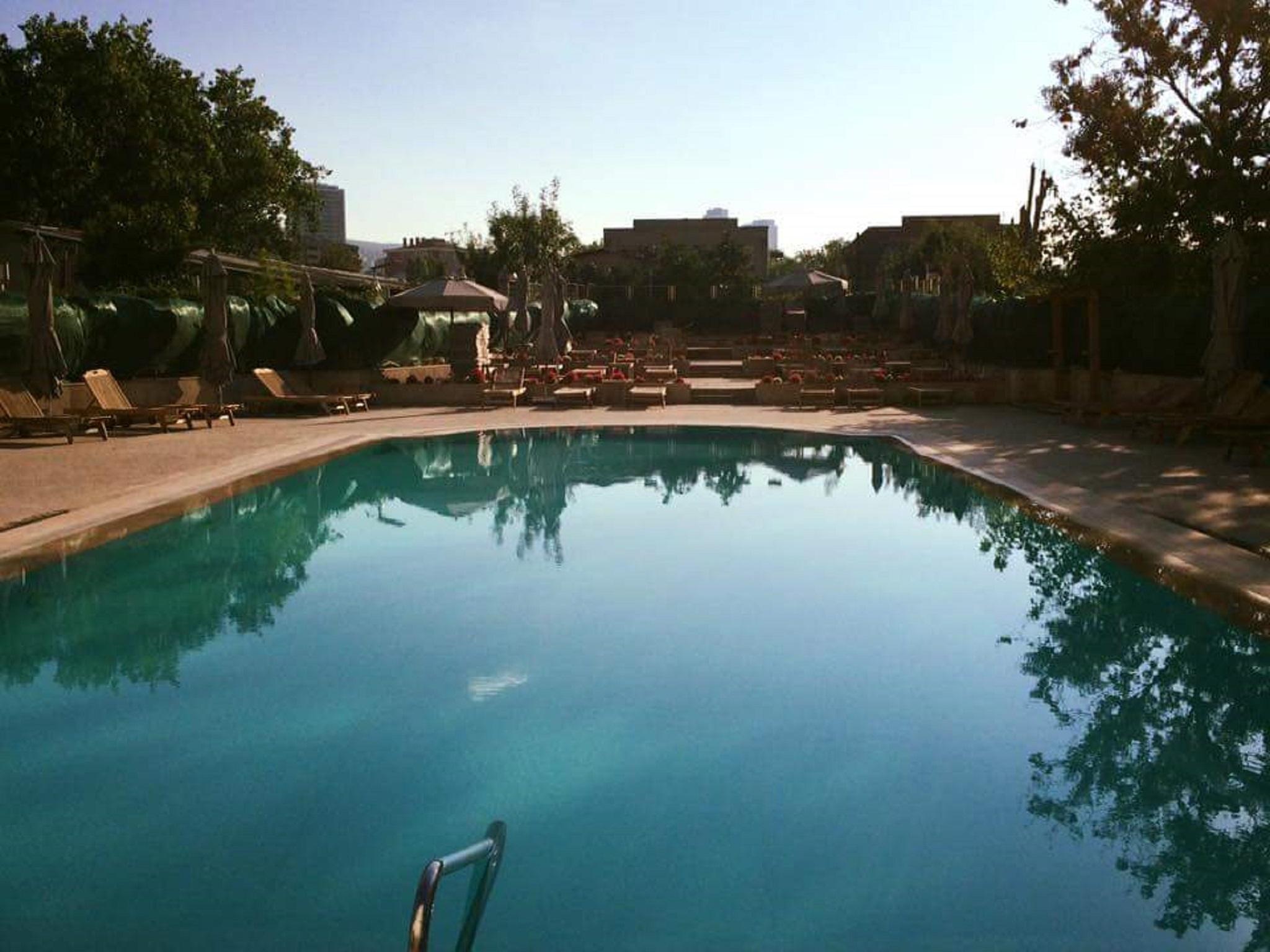 Cevahir Hotel Istanbul Asia Bagian luar foto The swimming pool at the hotel