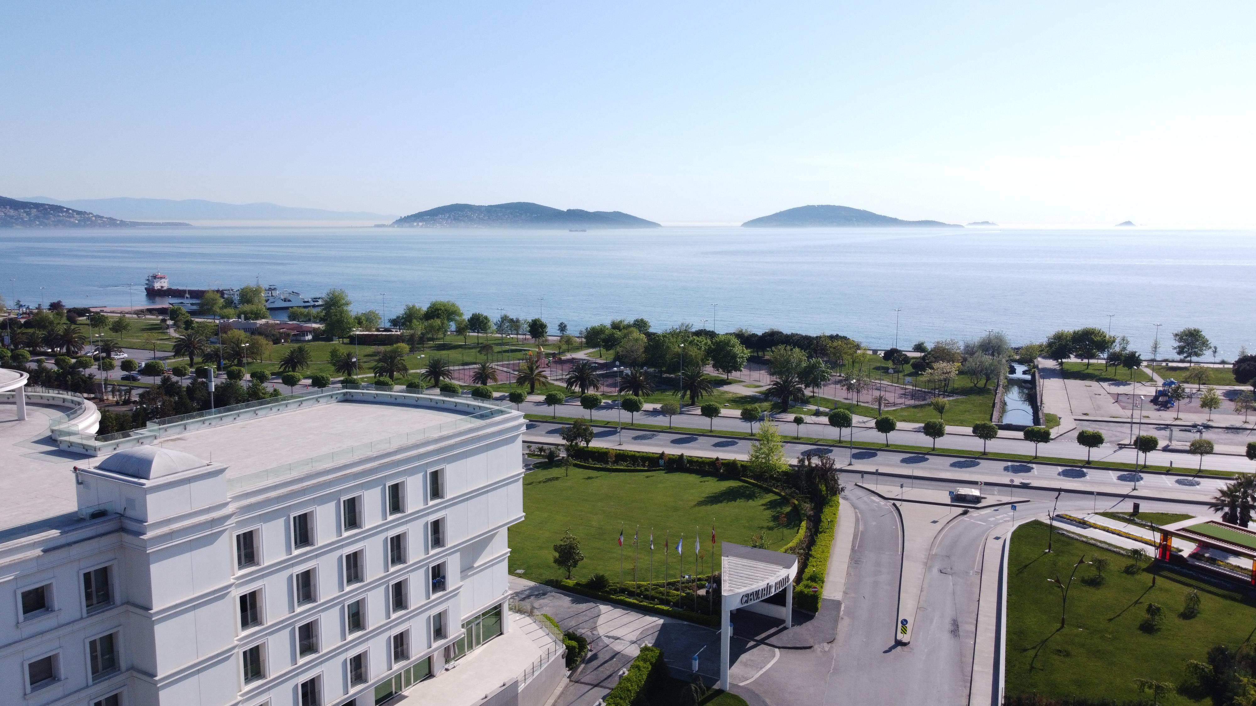 Cevahir Hotel Istanbul Asia Bagian luar foto View of the islands of Petalioi from the campus of the University of Patras