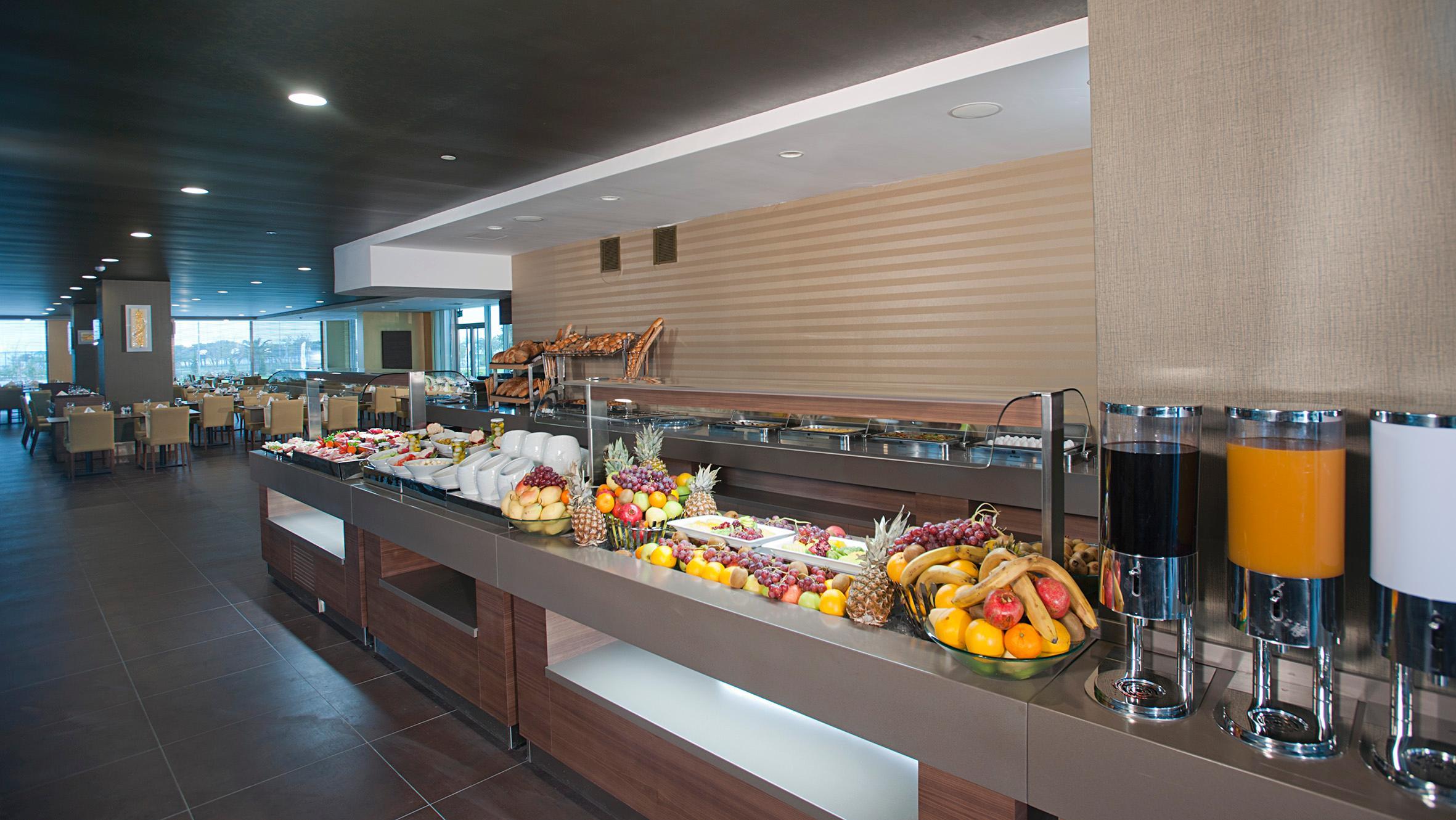 Cevahir Hotel Istanbul Asia Bagian luar foto The buffet at the airport