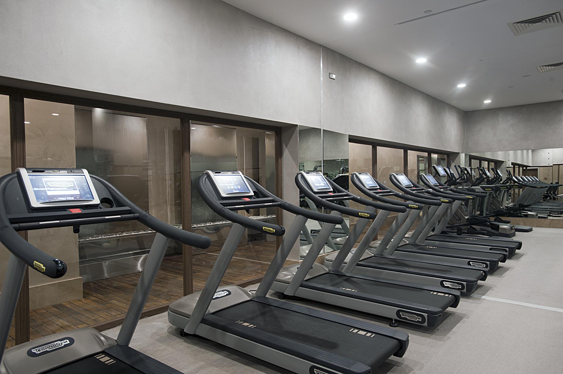 Cevahir Hotel Istanbul Asia Bagian luar foto Treadmills in a gym