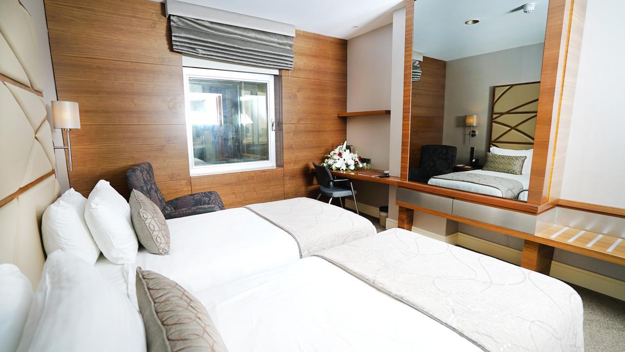 Cevahir Hotel Istanbul Asia Bagian luar foto A room at the hotel