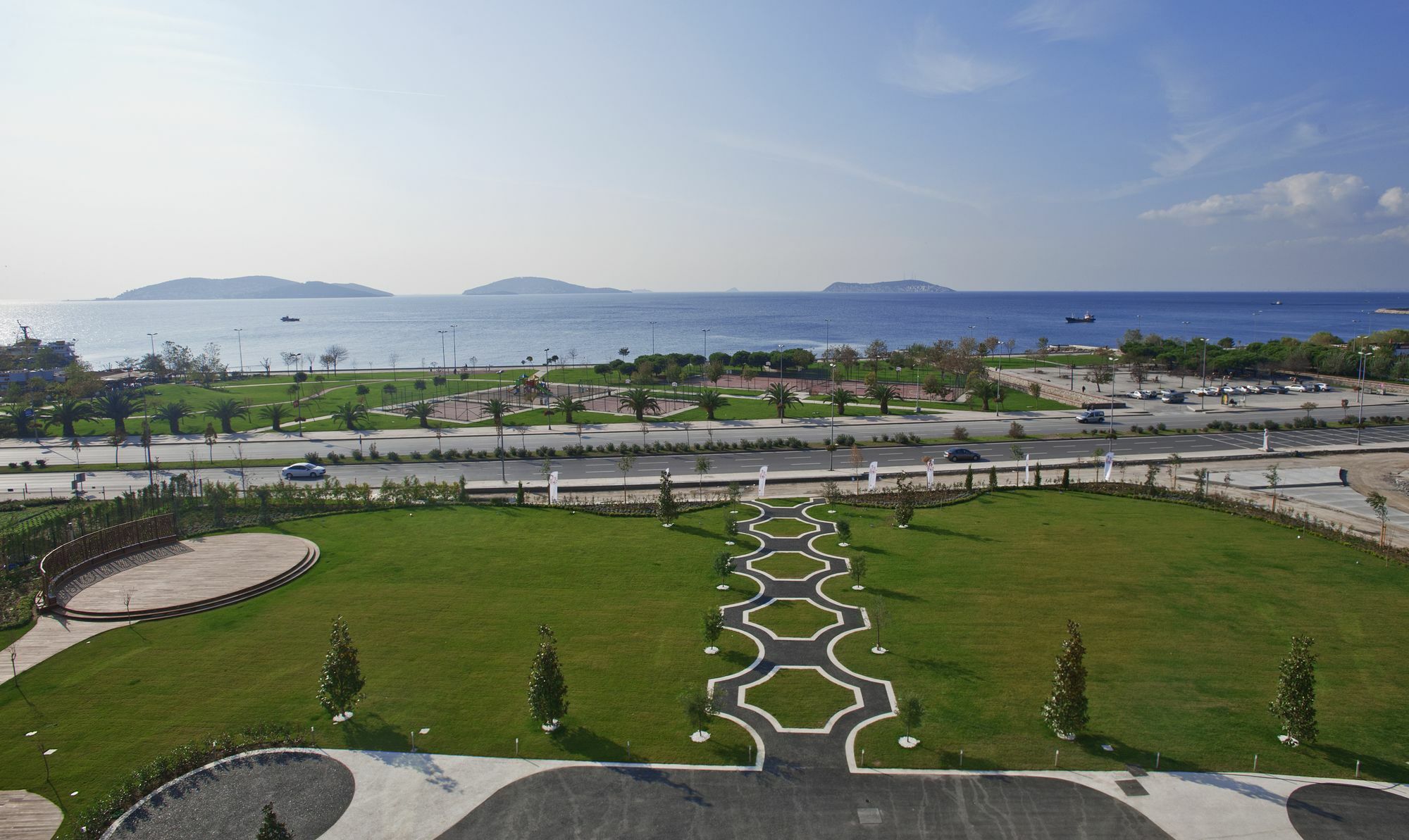 Cevahir Hotel Istanbul Asia Bagian luar foto View of the campus