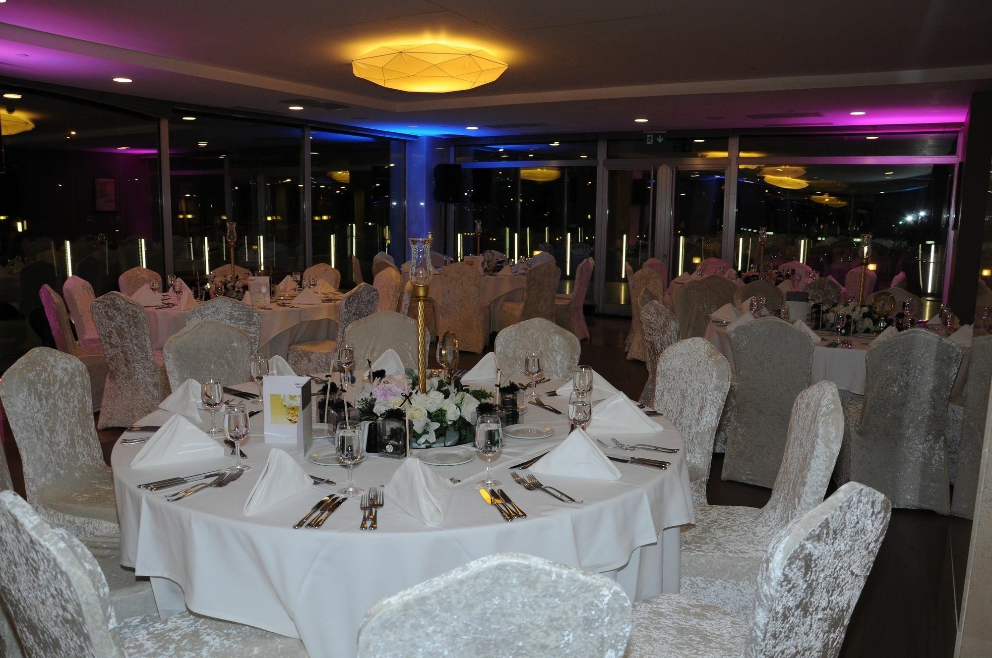 Cevahir Hotel Istanbul Asia Bagian luar foto The River Suite