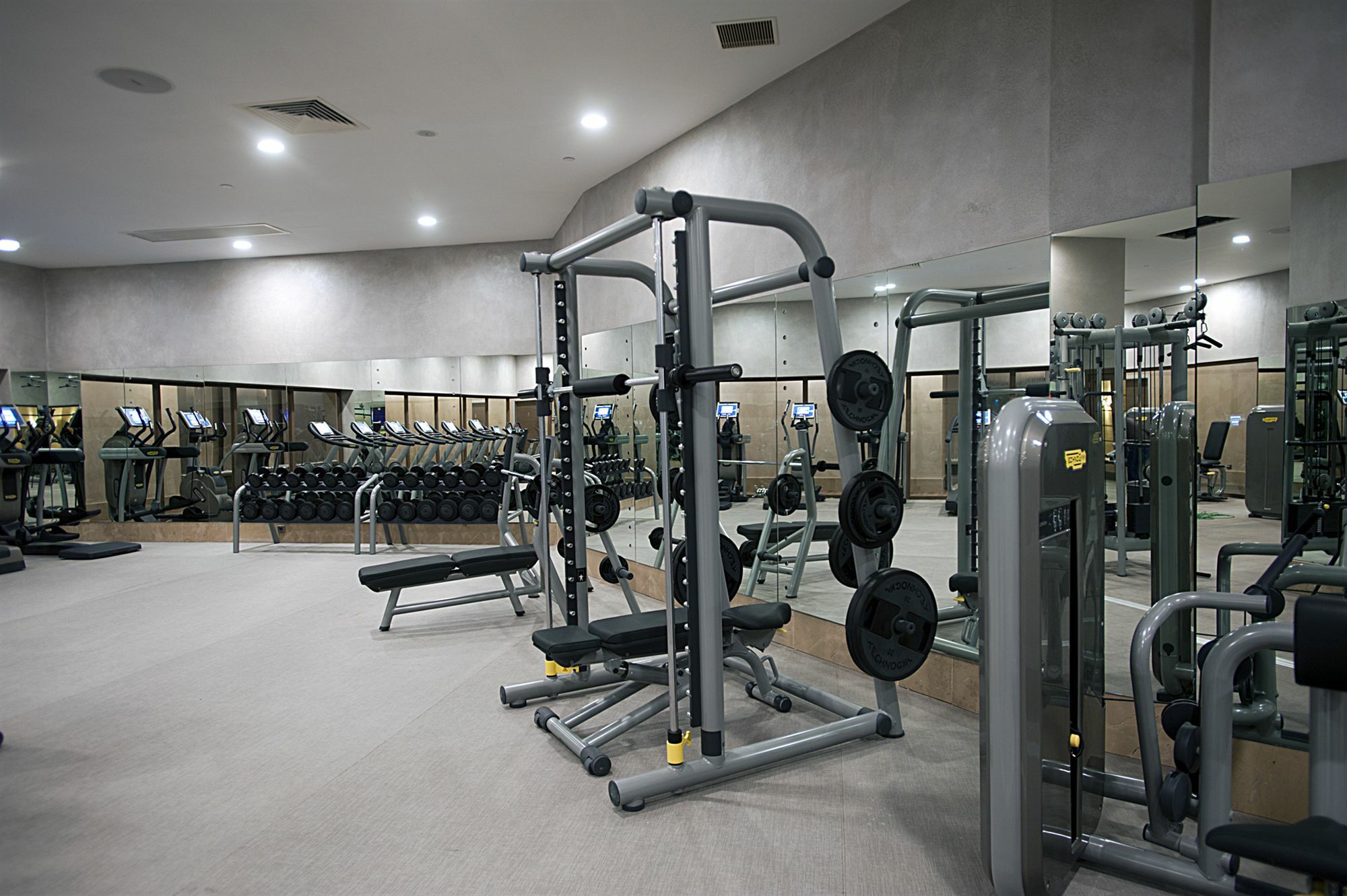 Cevahir Hotel Istanbul Asia Bagian luar foto A gym in a hotel