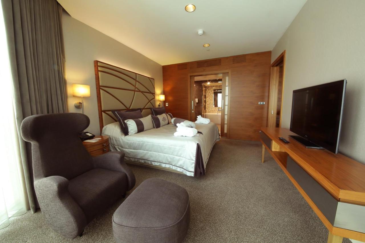 Cevahir Hotel Istanbul Asia Bagian luar foto A room at the hotel