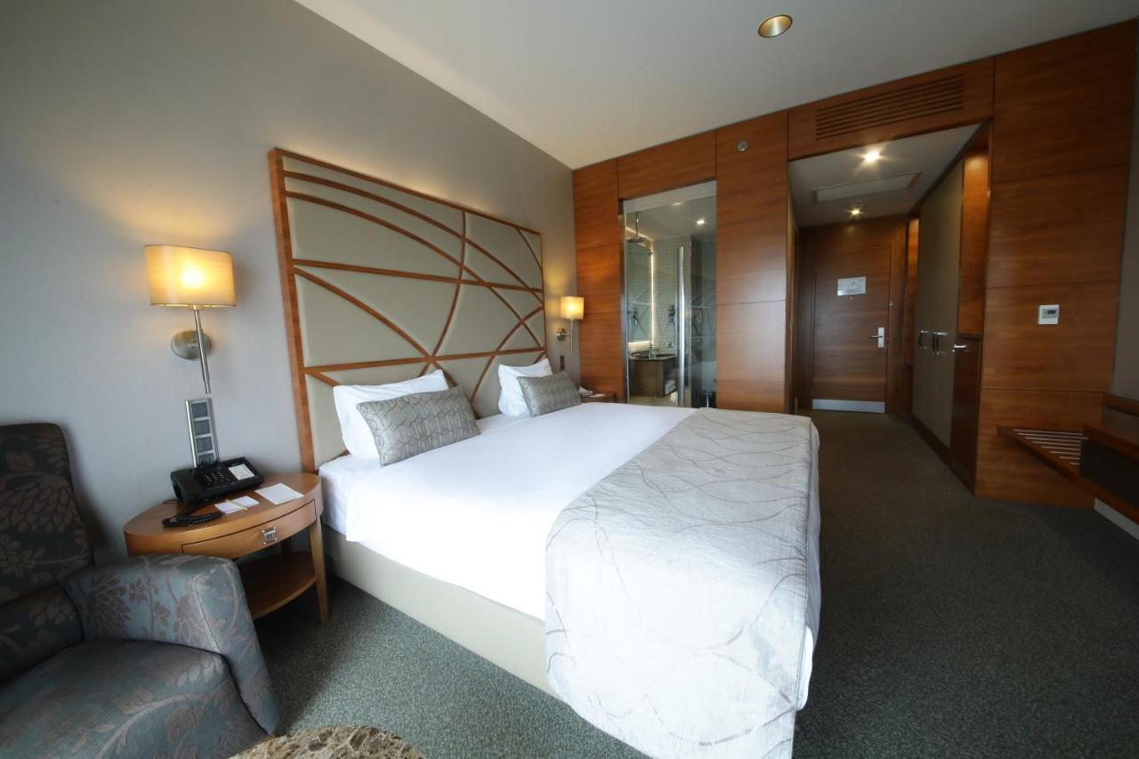 Cevahir Hotel Istanbul Asia Bagian luar foto A room at the hotel