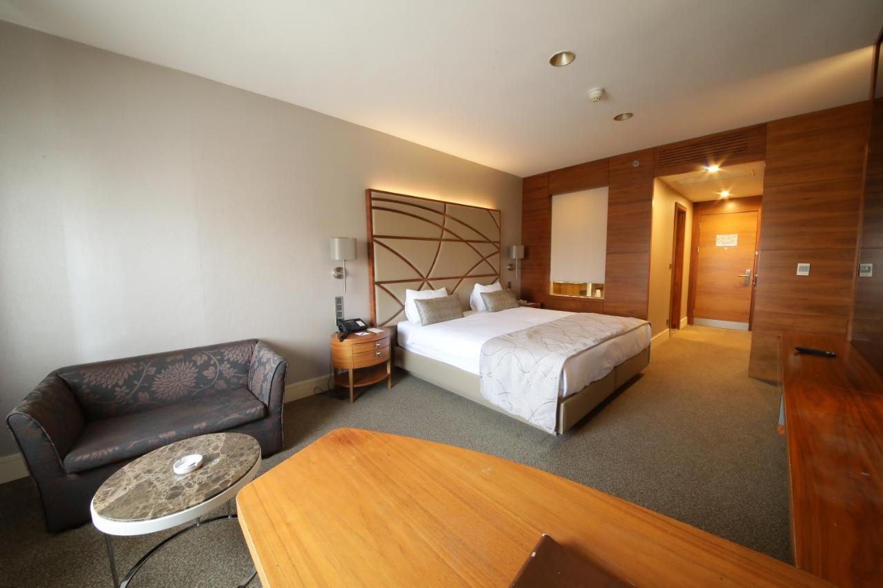Cevahir Hotel Istanbul Asia Bagian luar foto A room at the hotel