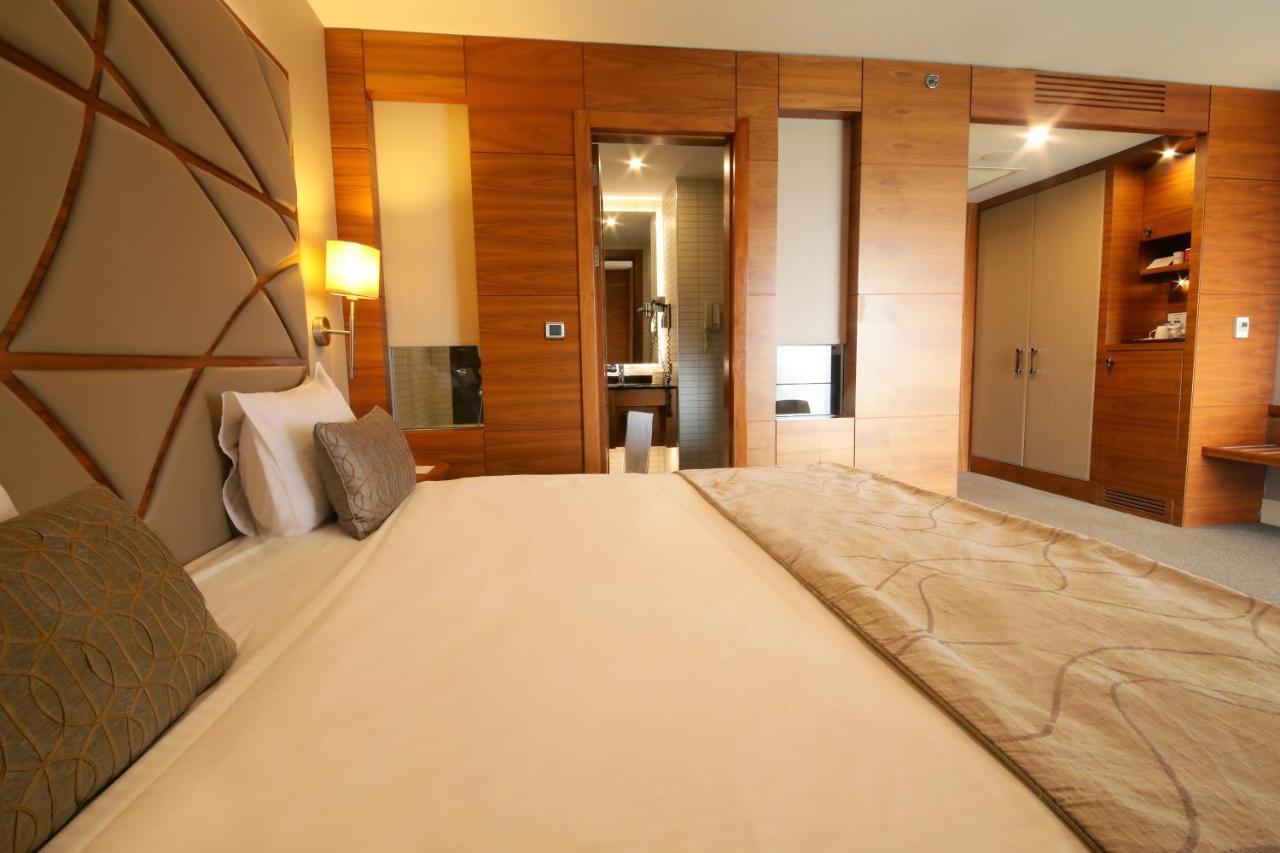 Cevahir Hotel Istanbul Asia Bagian luar foto A bedroom at the hotel
